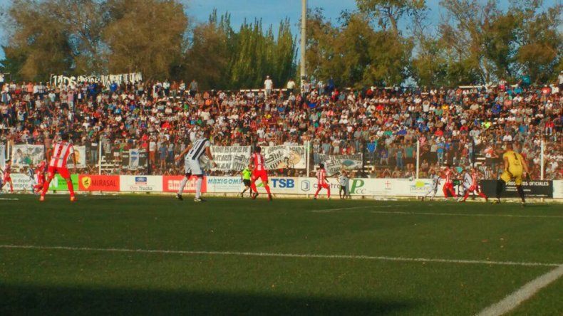 Cipolletti se aferra a la categoría: gana 1 a 0 a Rivadavia en La Visera