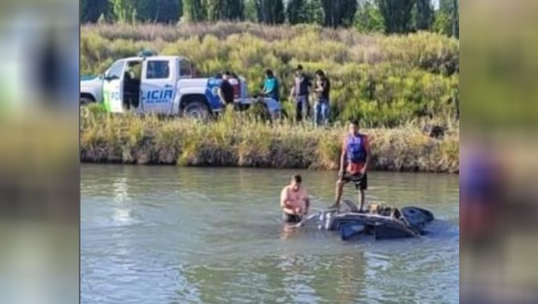 Se Qued Dormido Mientras Manejaba Su Camioneta Y Cay A Un Canal De Riego