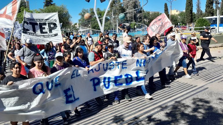 Marcha Y Asambleas En Neuqu N Contra El Dnu De Javier Milei