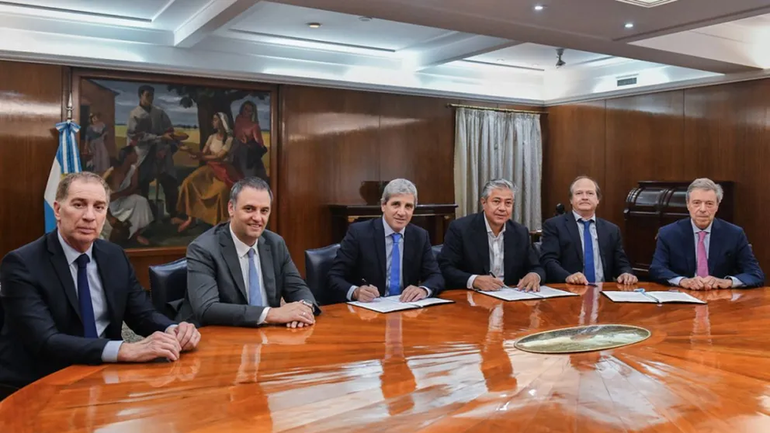 En busca de la Inteligencia Artificial Neuquina: Rolando Figueroa pivotea en la agenda nacional | LM Neuquen En busca de la Inteligencia Artificial Neuquina: Rolando Figueroa pivotea en la agenda nacional