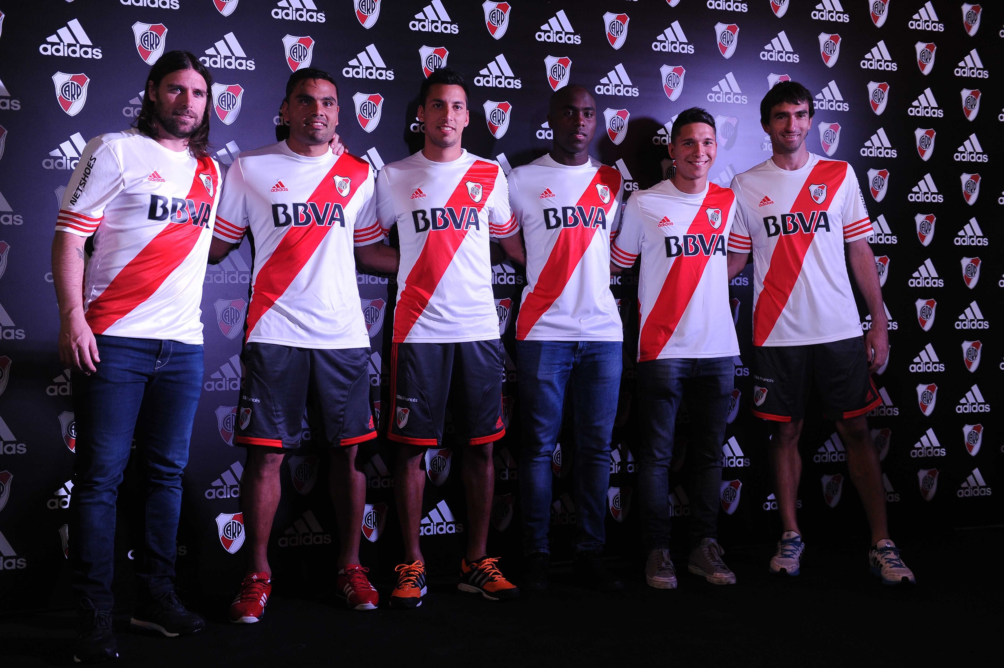 River Present Su Nueva Camiseta Que Emula La Del Tricampeonato Del