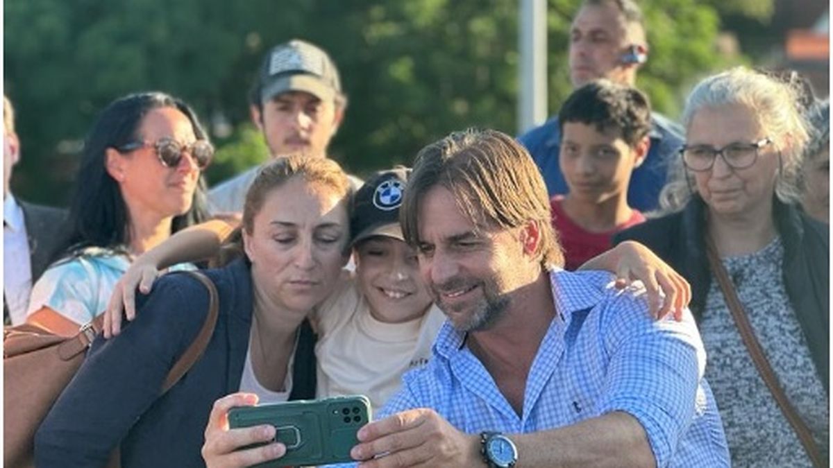 Uruguay Se Viraliza Un Video De Lacalle Pou Charlando Con Un Amigo En