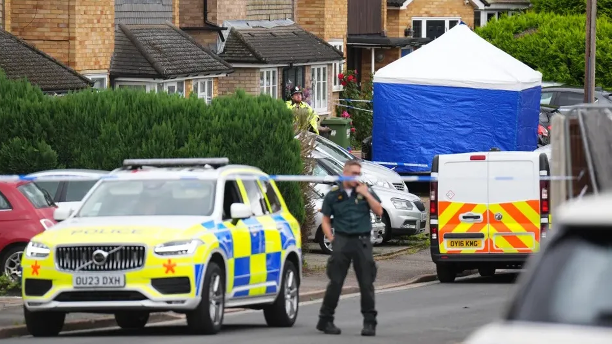 Horror En Londres Asesinan Con Una Ballesta A Esposa E Hijas De Un