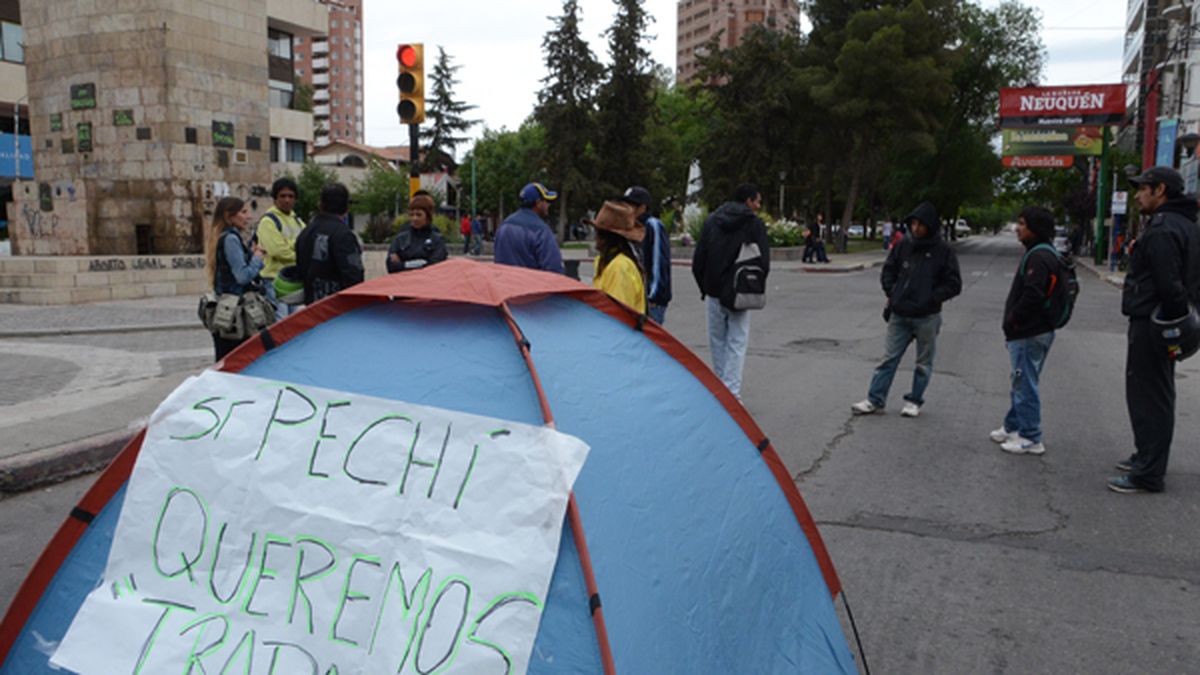 Desocupados Municipales Se Movilizan En El Centro Neuquino