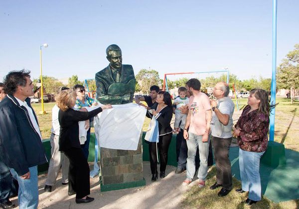 Inauguraron Un Monumento En Homenaje A Hugo Berbel