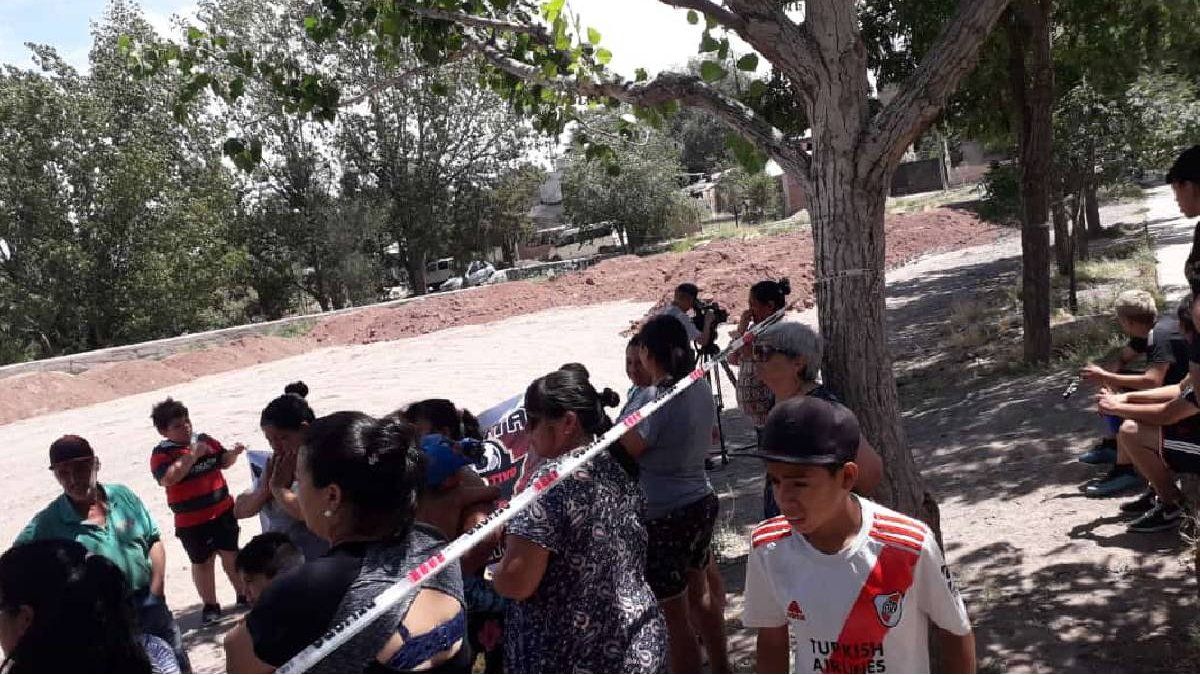 Una Plaza O Una Cancha De F Tbol La Discusi N Vecinal En Villa Ceferino