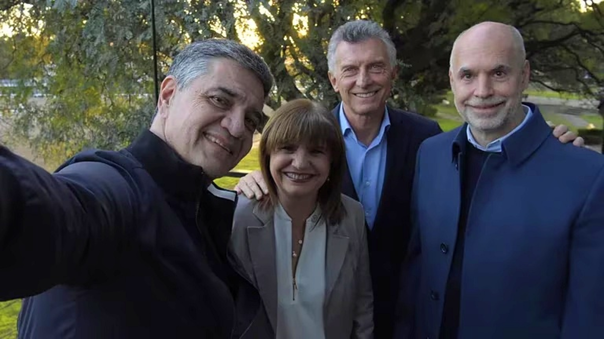 Selfie de unidad Jorge y Mauricio Macri Bullrich y Rodríguez Larreta