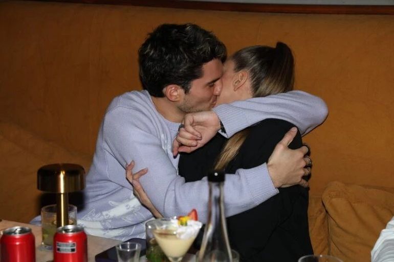 Francisco Tinelli blanqueó a su nueva novia qué besos