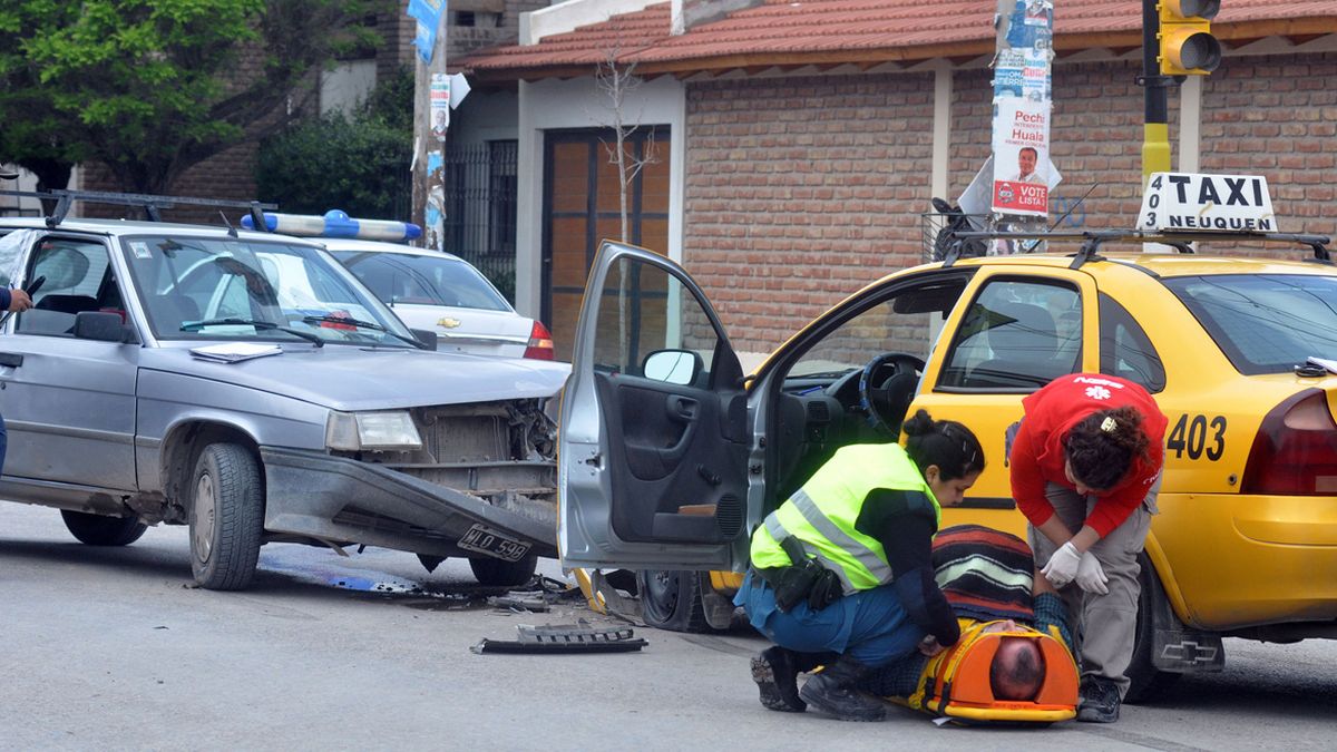 Choque frontal dejó como saldo dos conductores heridos