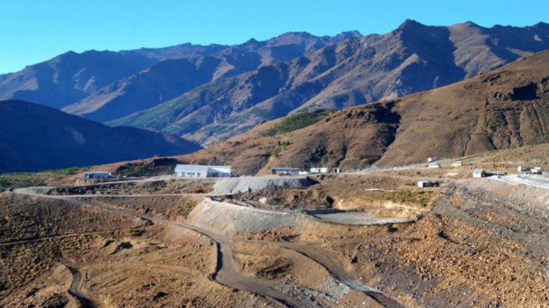 Mineros de Andacollo cortan el camino hacia Las Ovejas - LMNeuquen.com (Registro)