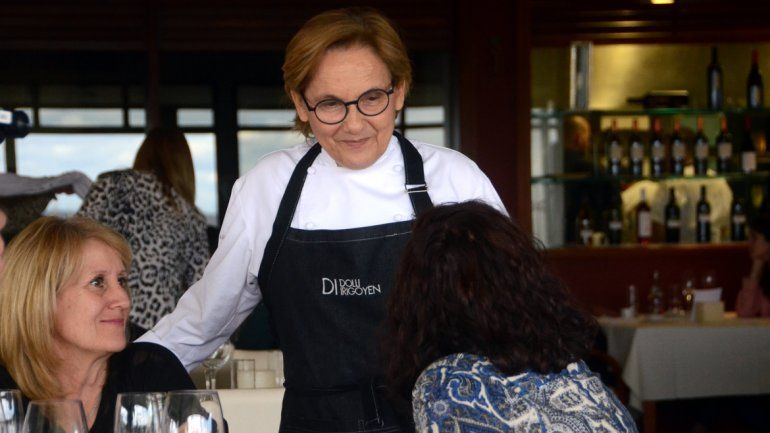 Dolli se lució en el Saurus Restaurant en Bodega.