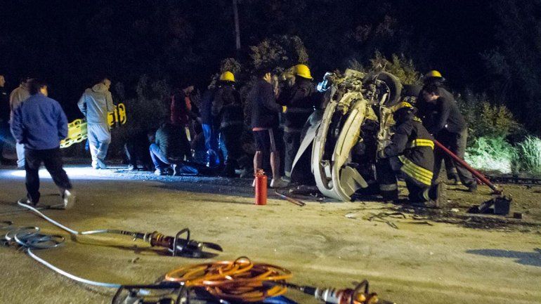 Un muerto y cuatro heridos de gravedad en un choque frontal cerca de San Martín de los Andes