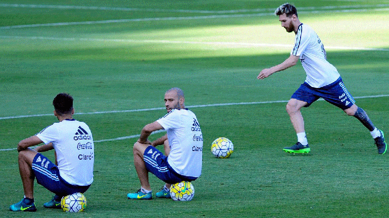 En el primer entrenamiento con la Selección, Messi lució su nuevo tatuaje