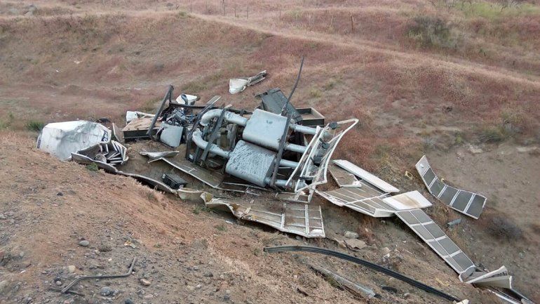 El camión y el generador eléctrico terminaron destruidos.&nbsp;