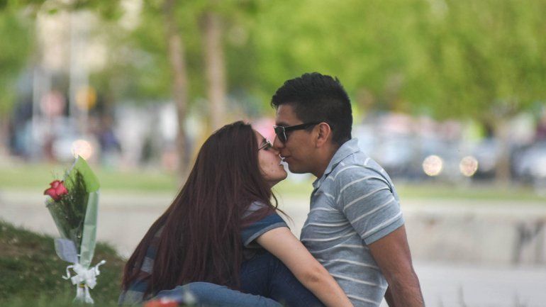 Para sellar la unión convivencial se debe llenar un formulario, llevarlo al registro civil y firmarlo ante un testigo.