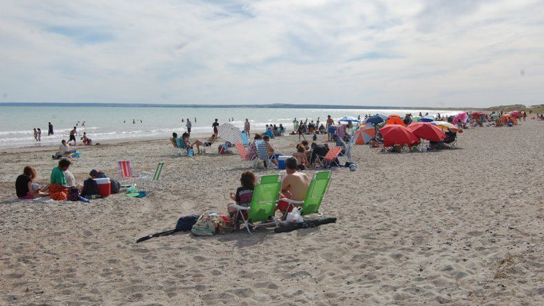 La Mar Grande: un paraíso en la playa sin bañeros ni ambulantes - LMNeuquen.com (Registro)