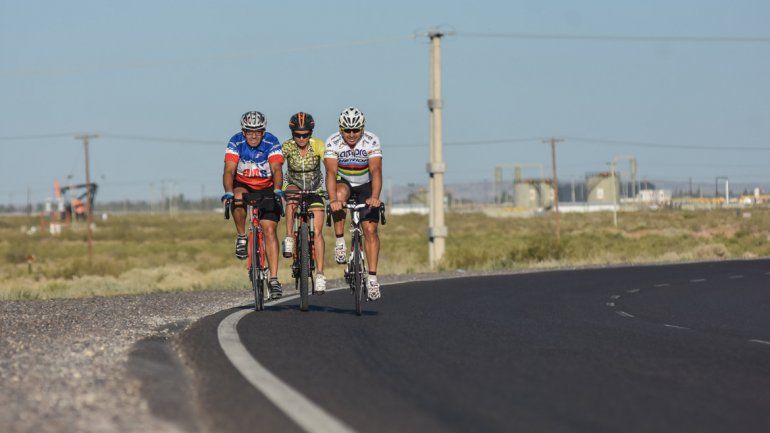 En las horas no pico, la calzada tiene poca circulación, por lo que algunos aprovechan para pisar el acelerador peligrosamente a fondo. Muchos ciclistas la usan para entrenar.