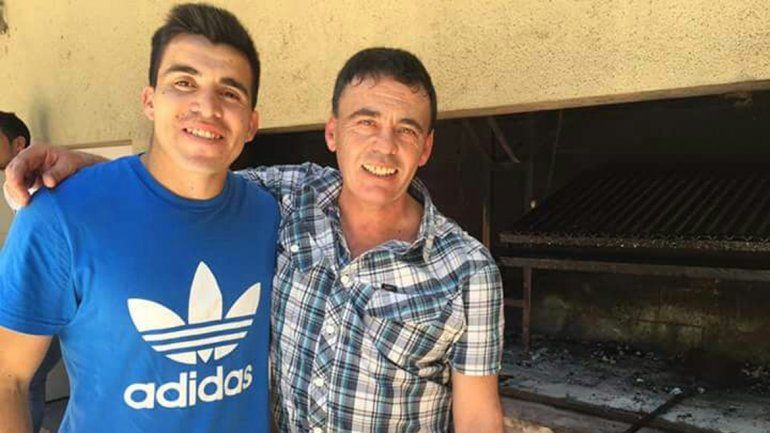 Marcos Acuña, junto a su amigo Rouret, con el que tiene la linda cábala.