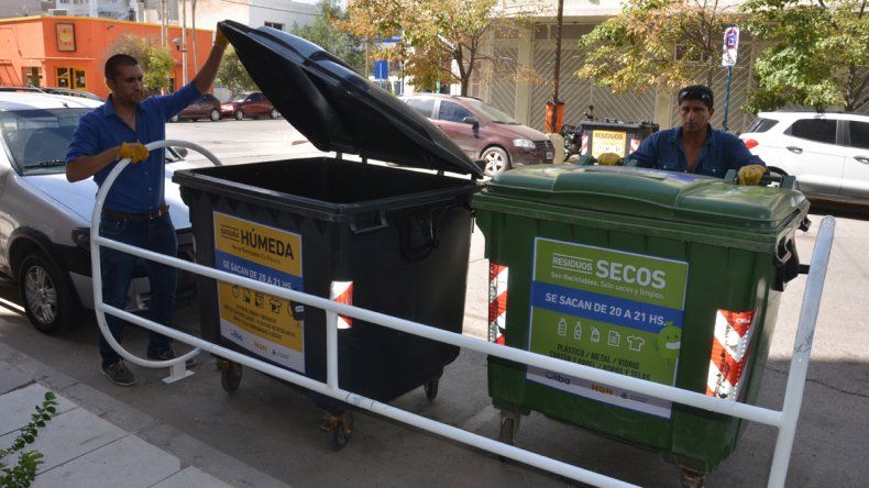 Los contenedores que estarán en el centro salieron a las calles por primera vez ayer a la tarde.