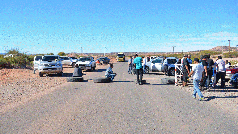 Por despidos paralizan la actividad petrolera en Rincón de los Sauces