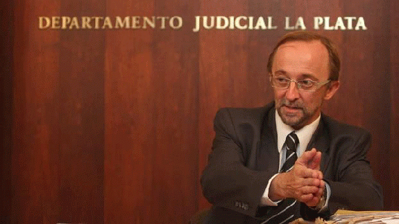 Golpean a un fiscal que investiga las mafias policiales