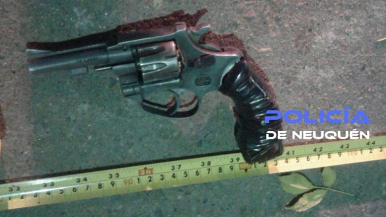 El arma que se le secuestró al motochorro.