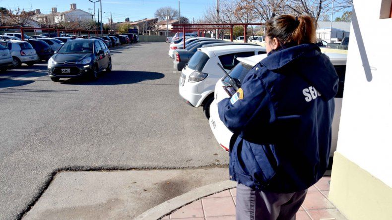 El hospital Heller está en el corazón del oeste neuquino. El ingreso al edificio es el punto más flojo en seguridad.