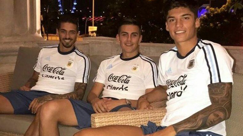 Lanzini, Dybala y Correa, la línea de ataque.