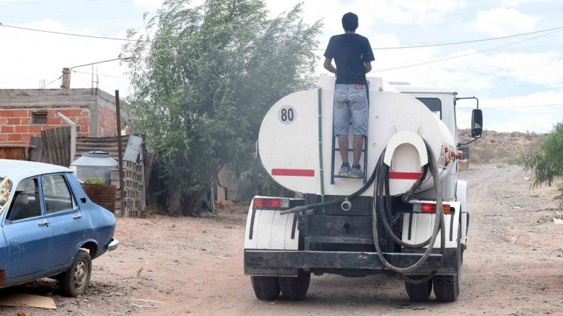 La Provincia auxilió a centros de salud y escuelas de la capital.