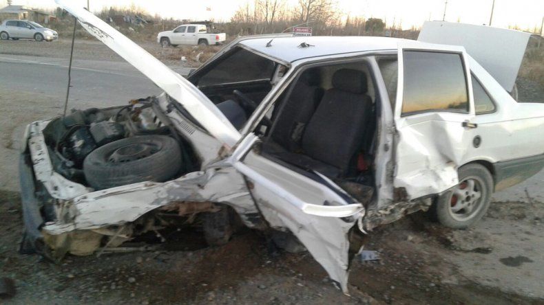 El conductor del Fiat Duna sufrió fracturas en una pierna.