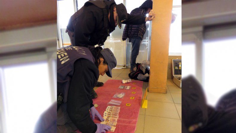 El operativo de Antinarcóticos se realizó ayer en la terminal.