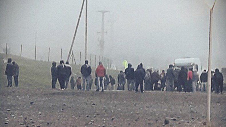 La ciudad fue bloqueada por el sector de Juan Ángel Godoy. El intendente dijo que se paralizarán las obras.