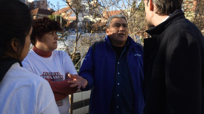 La familia Guayquinao le expresó su descontento al fiscal.