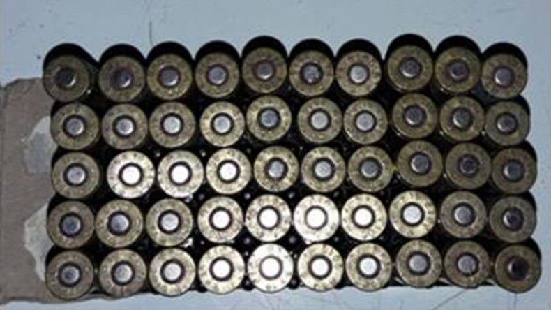 La policía también secuestró 50 municiones.