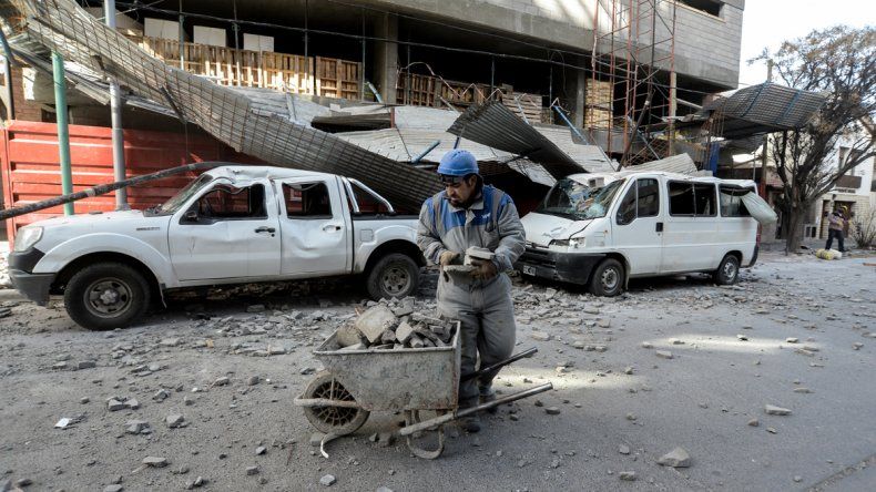 Postales de un día que se recordará para siempre. Las ráfagas destrozaron todo a su paso. Hubo todo tipo de inconvenientes tanto en la capital como en distintas localidades del interior.