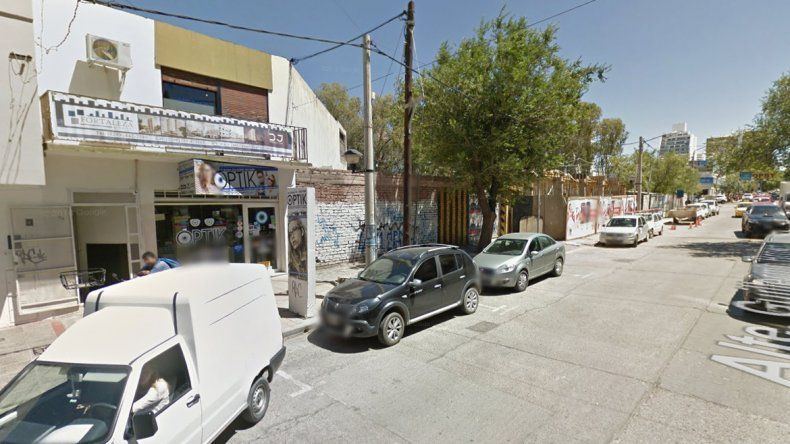 La óptica está ubicada sobre la calle Brown.