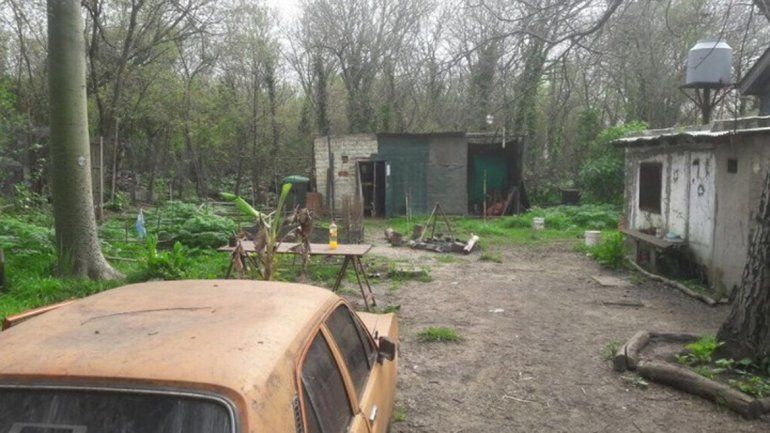 La casa de Marcos Bazán. A la izquierda, la honguera. Está a poco más de 200 metros de donde hallaron el cuerpo de Anahí.