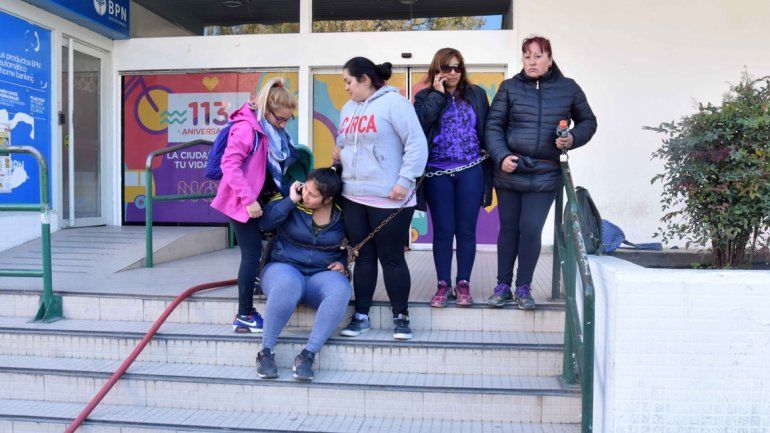 Desde hace cuatro meses, las mujeres reclaman ser reincorporadas.