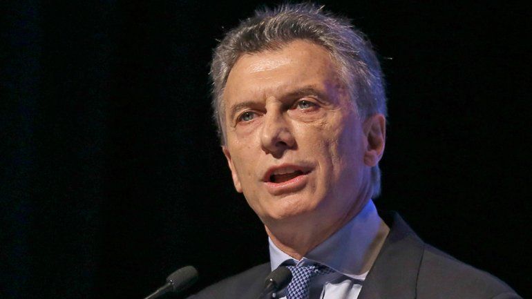 El Presidente tuvo que viajar a Montevideo y ahí habló del caso.