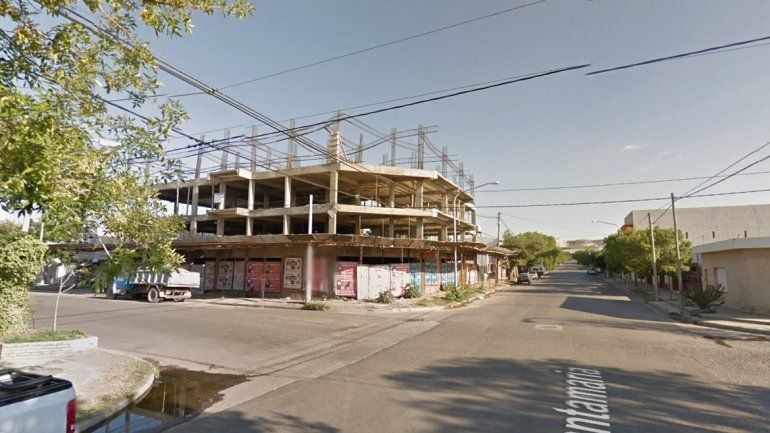 La obra en construcción está ubicada en Juan B. Justo y Santa María.