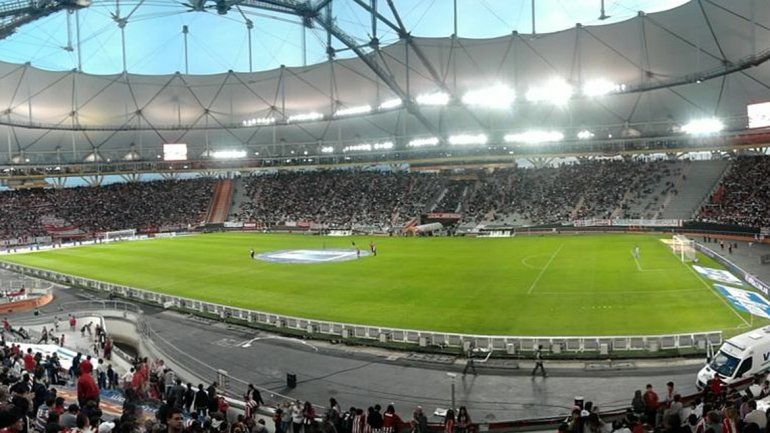 <b>Ciudad de La Plata</b> (suelen usarlo Estudiantes y Gimnasia).