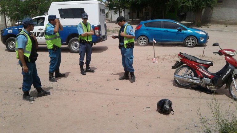 Los motochorros atacaron en un kiosco del barrio Sapere, luego derraparon y fueron detenidos por la Policía.