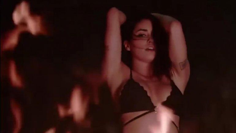 El video, en el que Lali es una bomba, ya superó las 120 mil reproducciones.