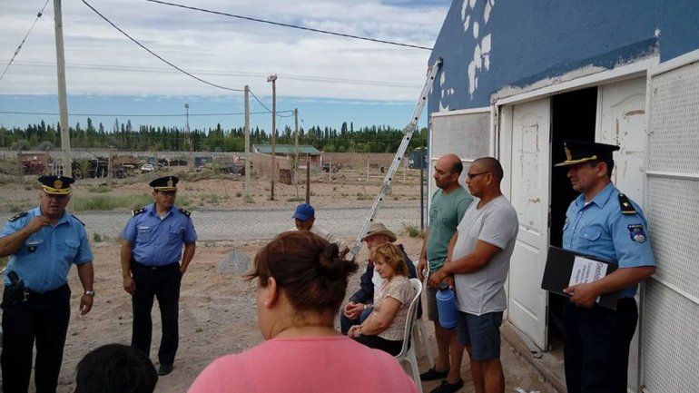 Los vecinos se reunieron para reclamar mayor seguridad en el barrio.