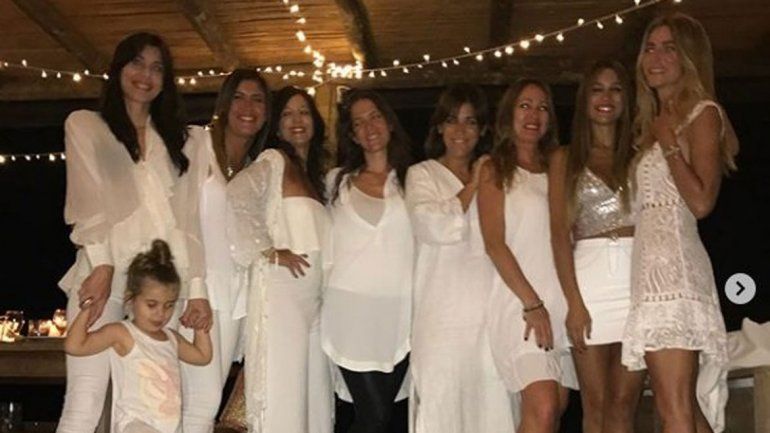 Antes de encontrarse con Pico, Pampa festejó Año Nuevo con sus hijos y amigos.