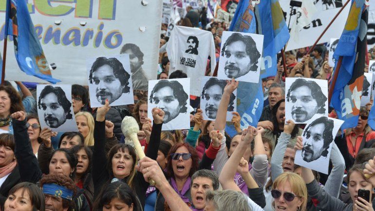 Miles marcharon a diez años del asesinato de Carlos Fuentealba.