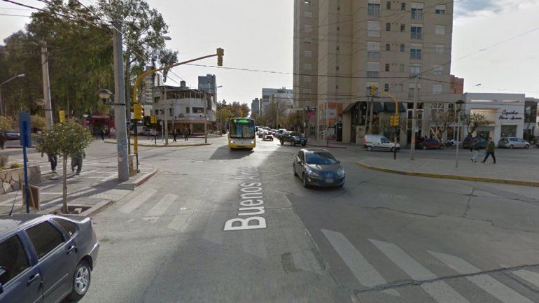 El hombre sorprendió al ladrón, que ya estaba subido en su moto, en Buenos Aires y Alberdi.