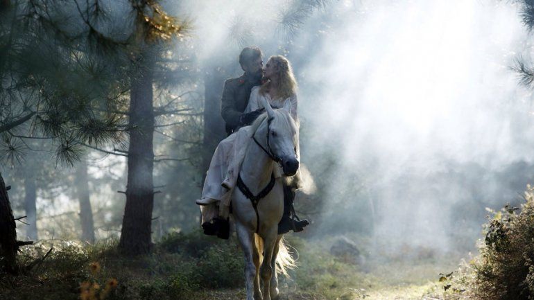 Tatlitugser y Abdulla son los protagonistas de Amor en guerra.