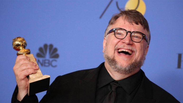 Guillermo Del Toro, ganador del premio a mejor director de cine.