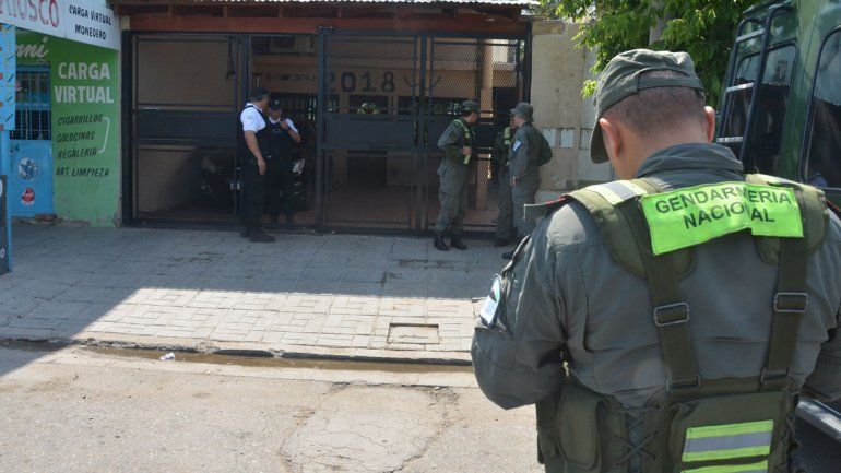Gendarmería y la PSA realizaron los allanamientos en el barrio Moreno.